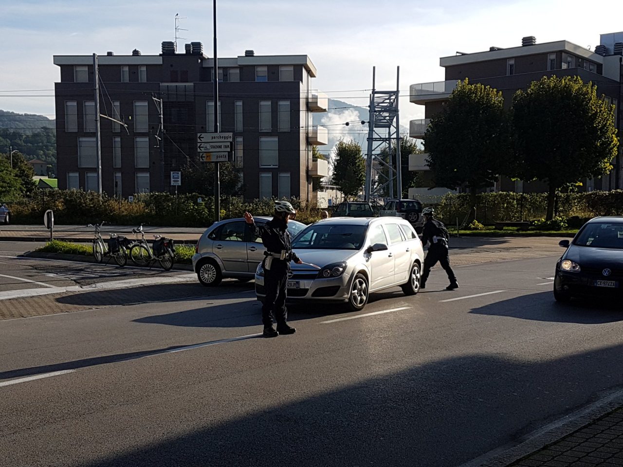 Erba, scontro tra due auto in corso XXV Aprile