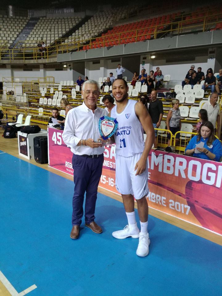 Pallacanestro Cantù: prima vittoria