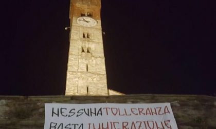 Forza Nuova espone uno striscione a Cantù: "Basta immigrazione"