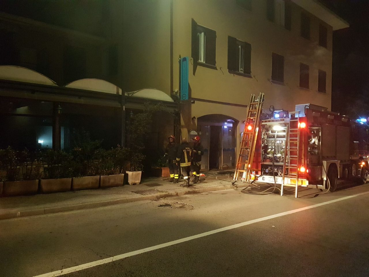 Va a fuoco un pentolino: incendio in pizzeria