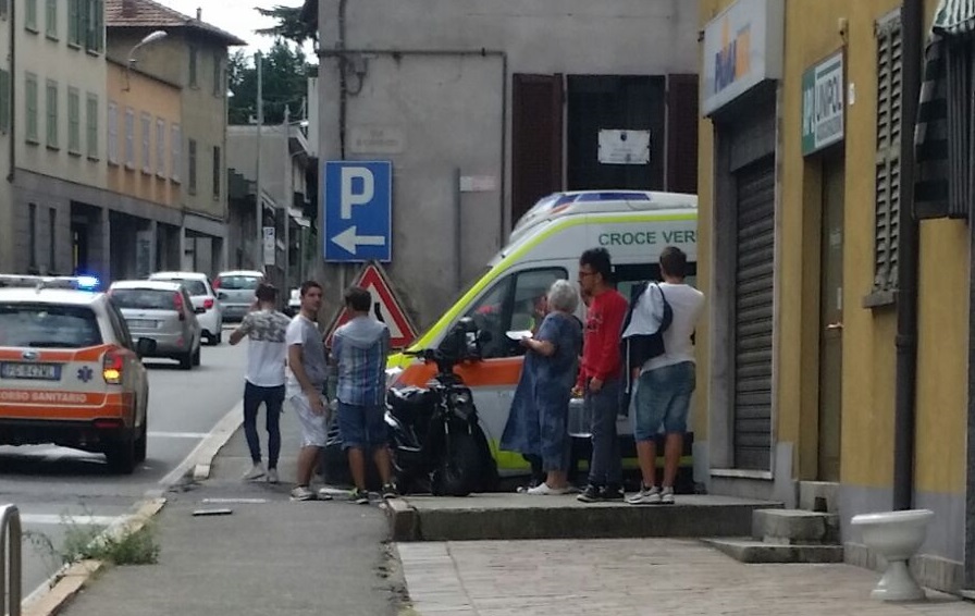 Incidente a Fino Mornasco, in ospedale due giovani