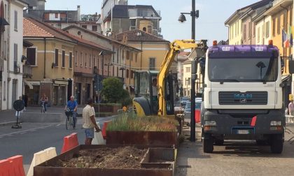 Mariano, via una fioriera in piazza Roma. FOTO