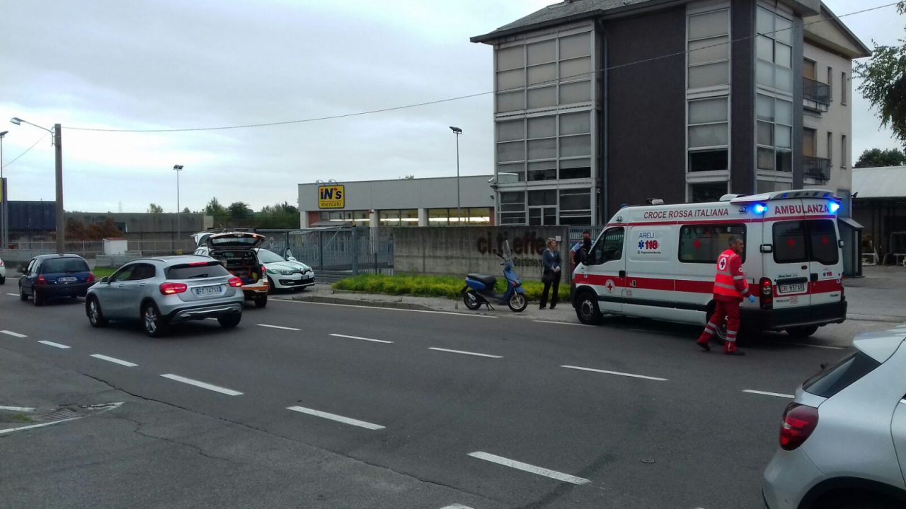 Incidente a Cantù in via Milano. Traffico in tilt