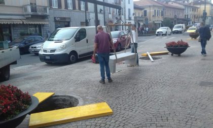 In piazza Roma a Mariano arrivano le nuove panchine. FOTO