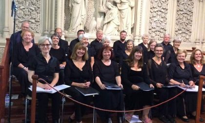Coro internazionale in chiesa a Civello