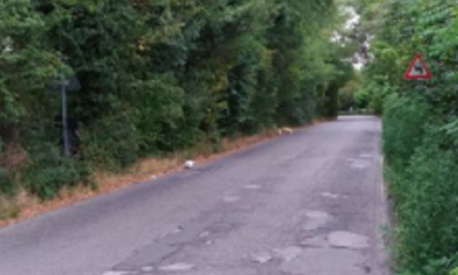 Via Sant'Agostino a Mariano: buche, rifiuti e rattoppi stradali