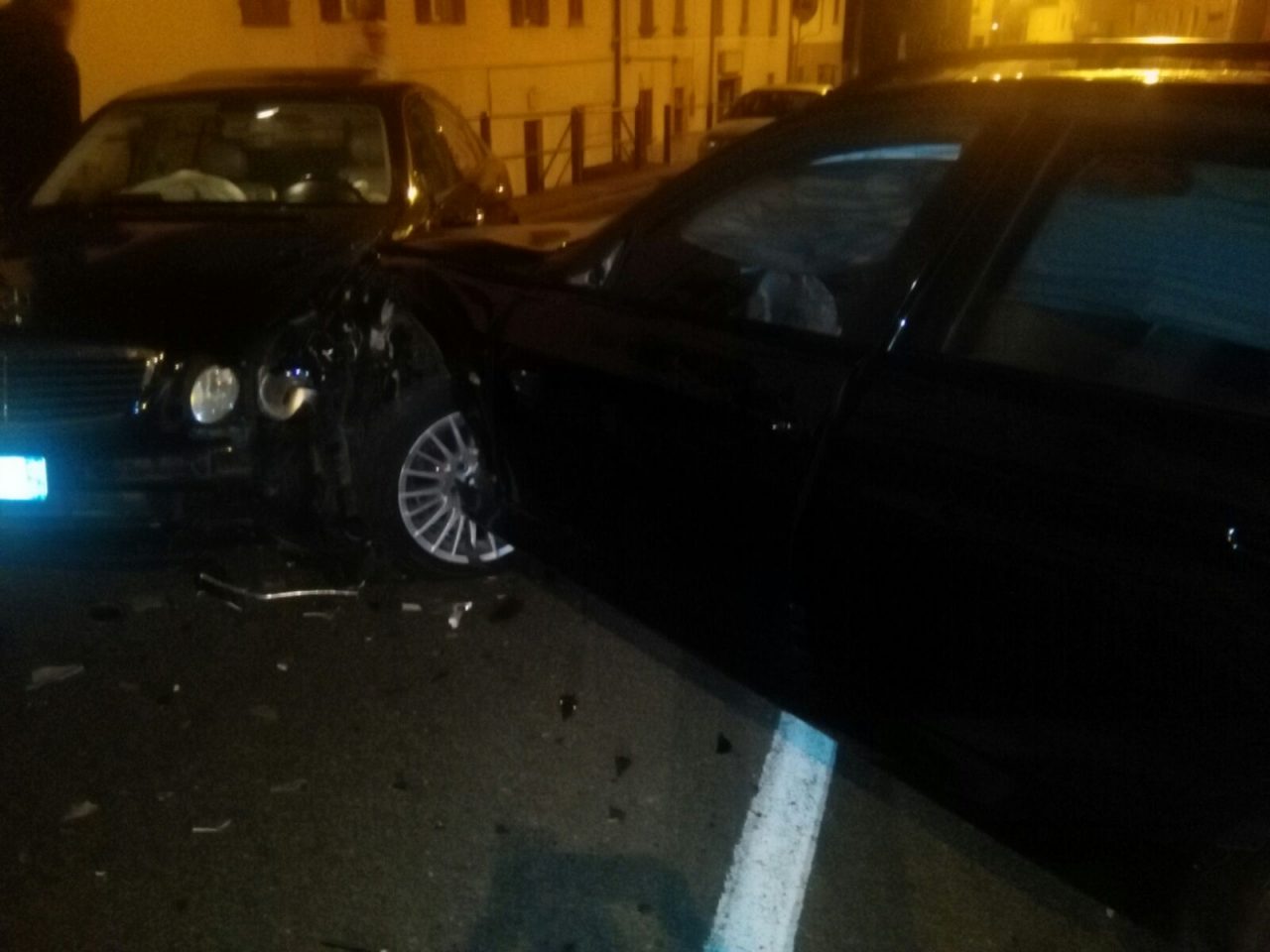 Incidente nella notte, coinvolte due auto