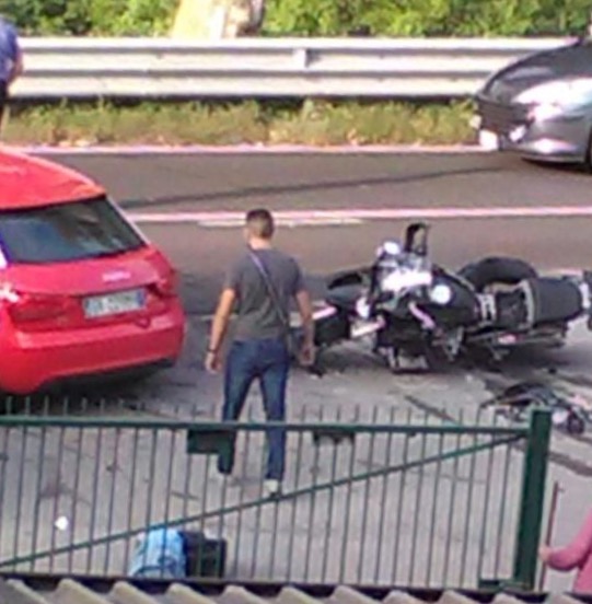 Incidente tra auto e moto con feriti gravi