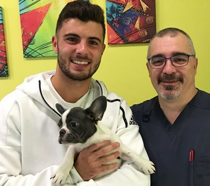 Cutrone col suo cucciolo all’ambulatorio La Pieve