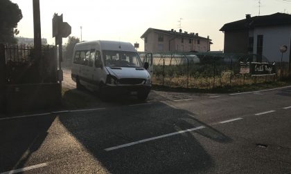 Incidente stradale in via Borgognone: coinvolto veicolo comunale