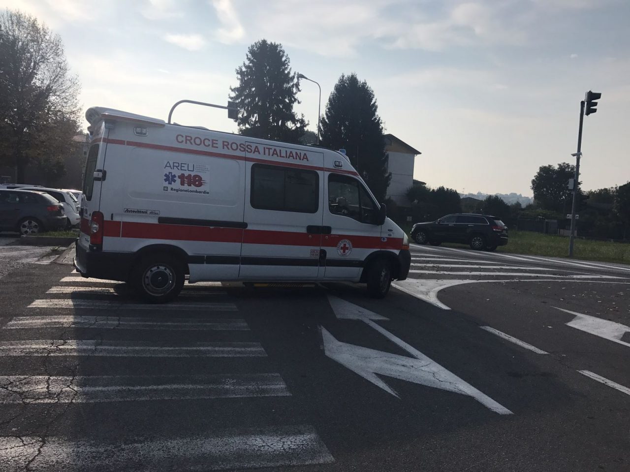 Ambulanza a scuola: malore per una ragazza