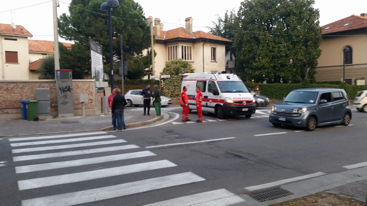 Investito Cantù: paura per un ciclista