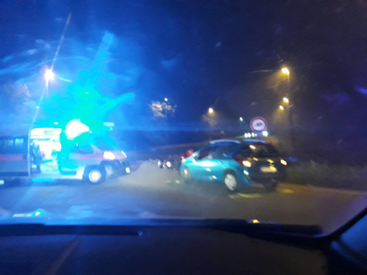 Ambulanza in via Tarchini, soccorso un ferito