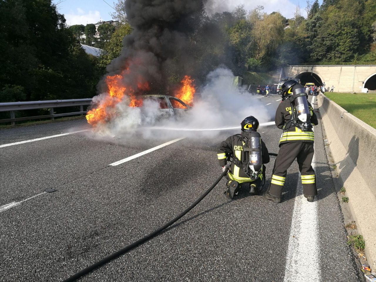 Incidente in autostrada a Como, ferite due persone