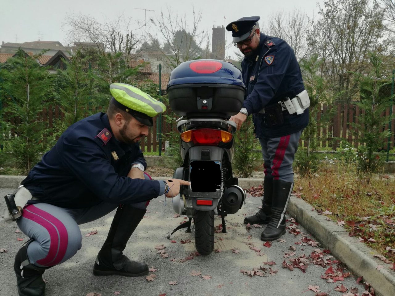 Assicuratore derubato della moto