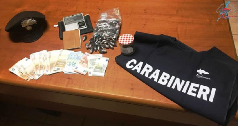 Trovata con 850 grammi di hashish, finisce agli arresti domiciliari