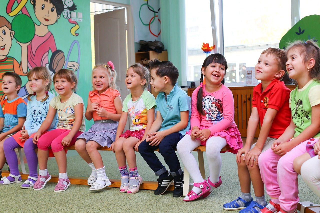 Vandalismi all’asilo di Rebbio: bambini a casa