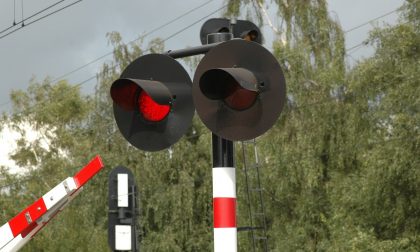 Passaggi a livello, Azione Como: "Siamo alle Ferrovie dell'assurdo, nel Paese delle deroghe si trovi una soluzione"