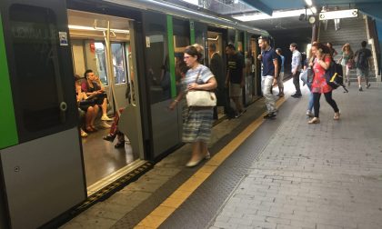 Tentato suicidio in metropolitana, disagi alla circolazione della linea