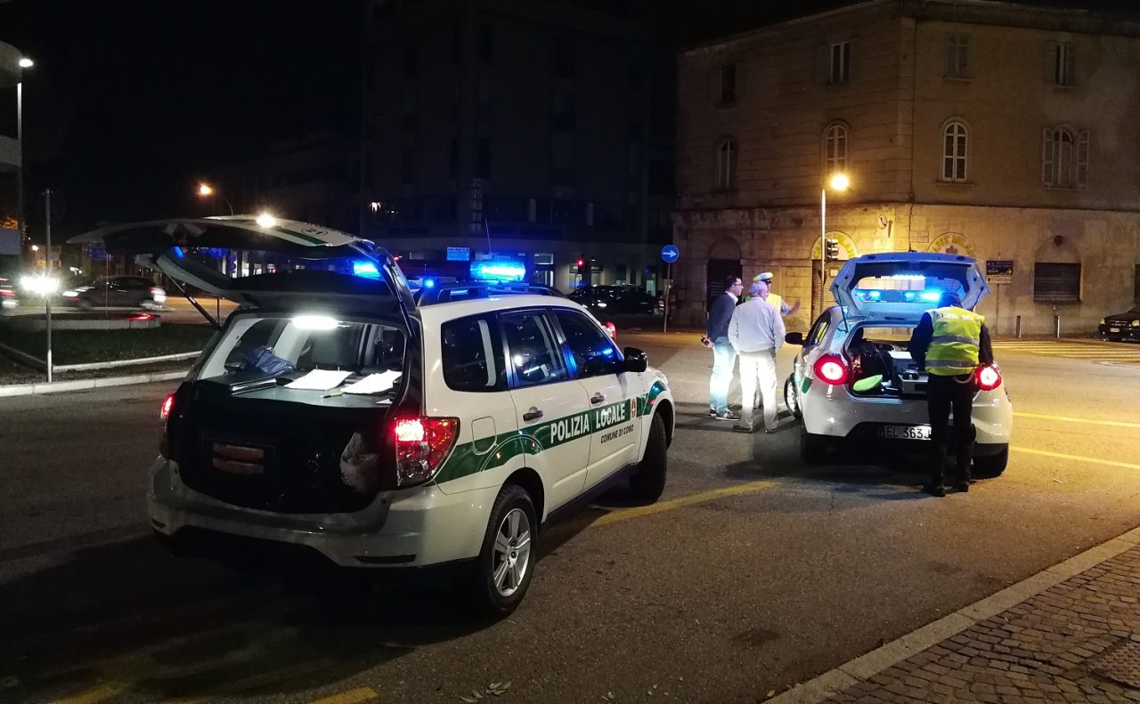 Polizia locale Como l’agente: “Non sono pagato per essere educato”