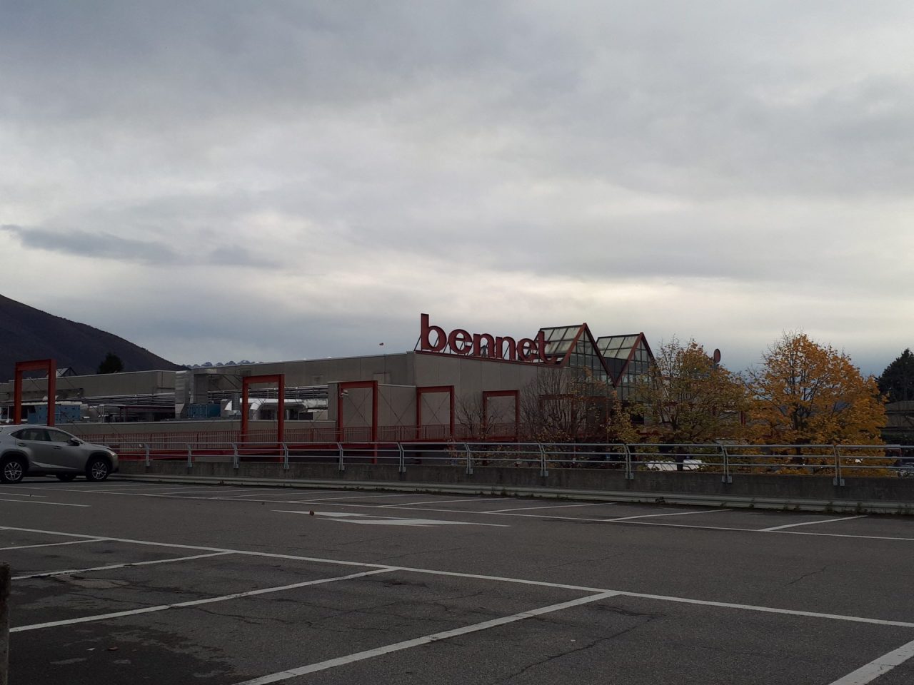 Vigili del fuoco al centro commerciale I Laghi