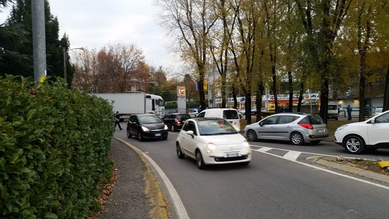 Incidente Cantù coinvolto mezzo pesante