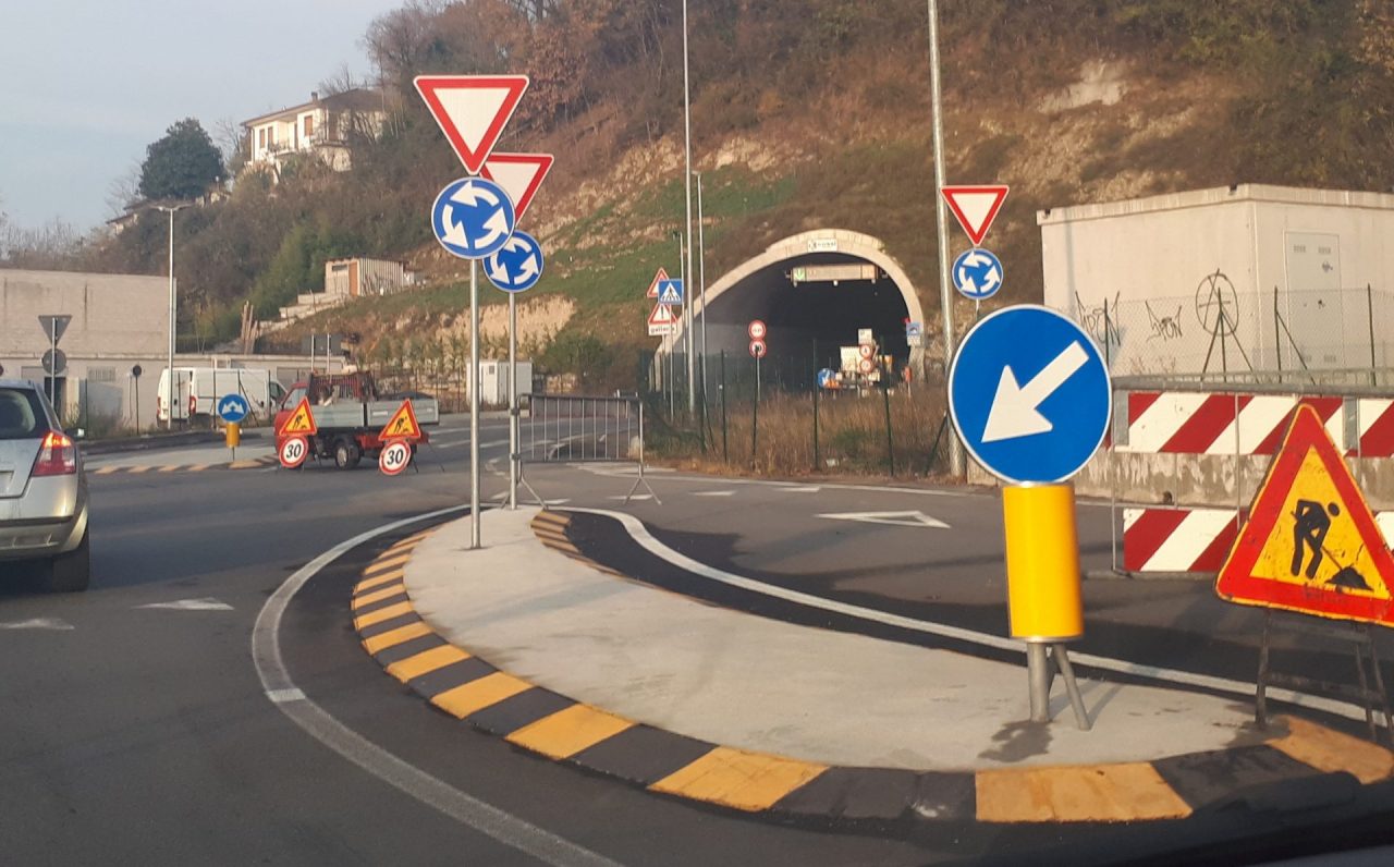 Tunnel di Pusiano chiuso traffico sulla Como-Lecco