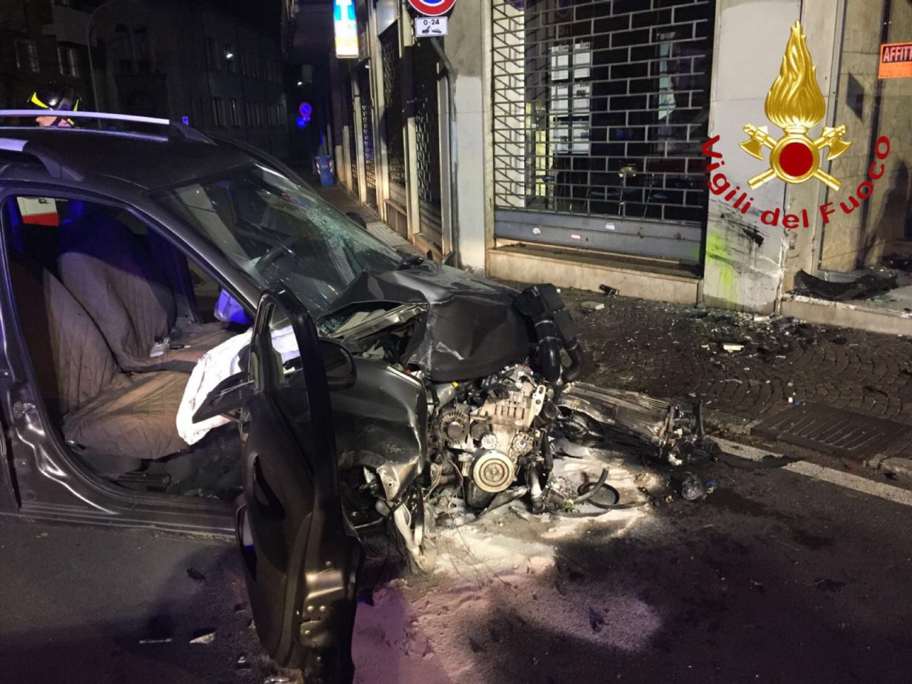 Ventenni gravi dopo un incidente a Como