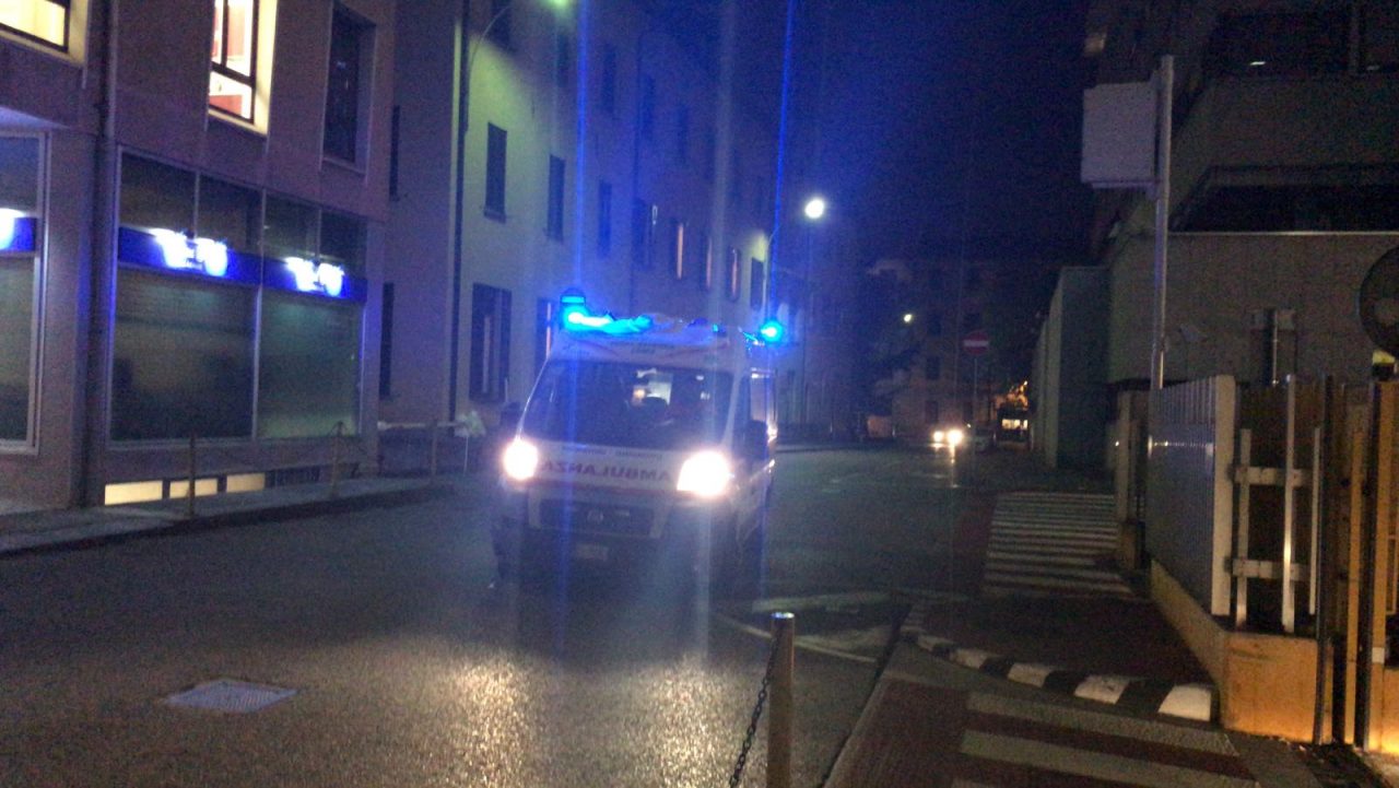 Soccorso persona vicino all’autosilo comunale