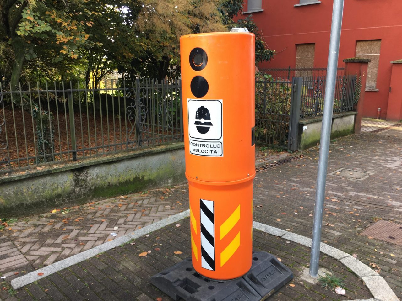 Velobox gettato nel Lura
