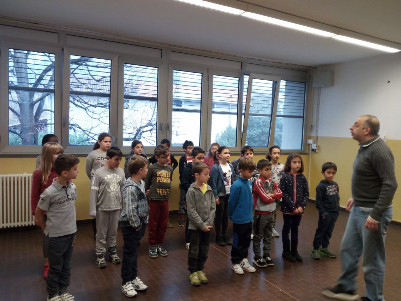 Spettacolo finale: sul palco i bambini coi Sulutumana