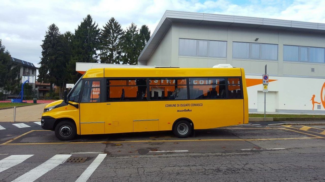 Scuolabus nuovo manda in pensione i vecchi pullman