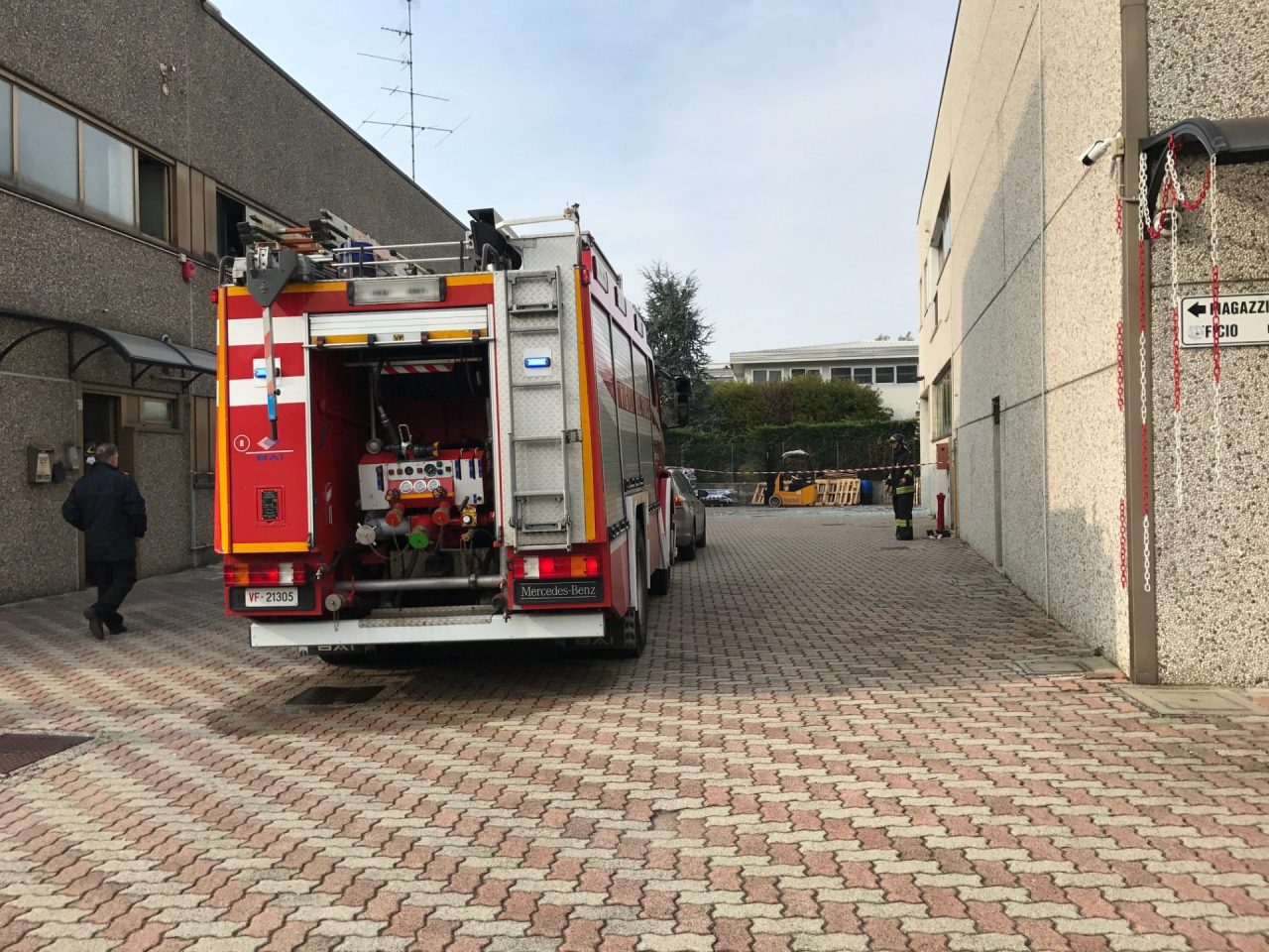 Esplosione in un’azienda di tessuti, paura questa mattina