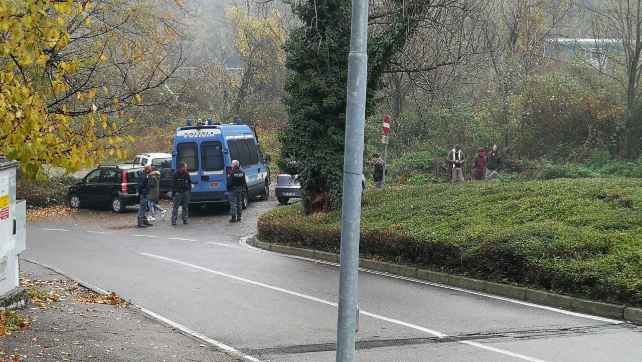 Litigio migranti all’autosilo Val Mulini FOTO e VIDEO