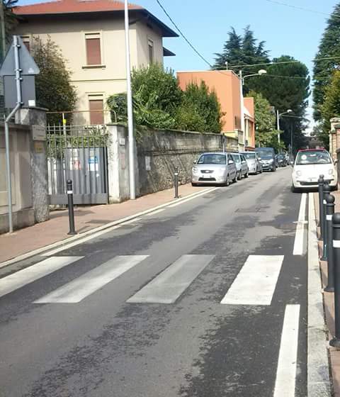 Caos scuola chiusa via Garibaldi a Cermenate