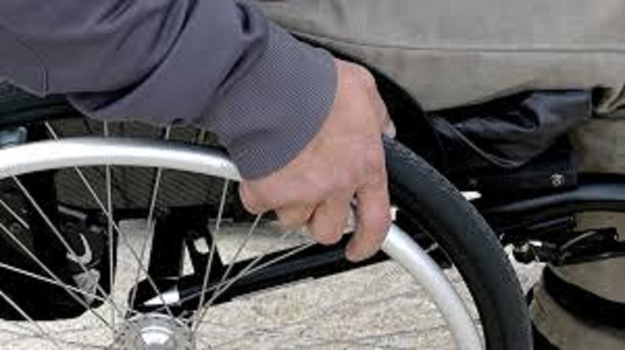 Figlia disabile vivono al secondo piano senza ascensore