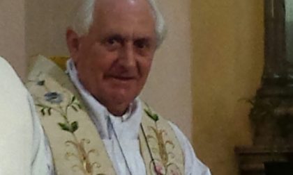 Addio don Lorenzo in trenta sacerdoti per l'ultimo saluto