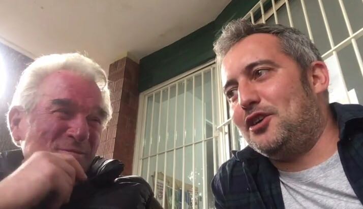 Konrad va a lezione di dialetto con un erbese