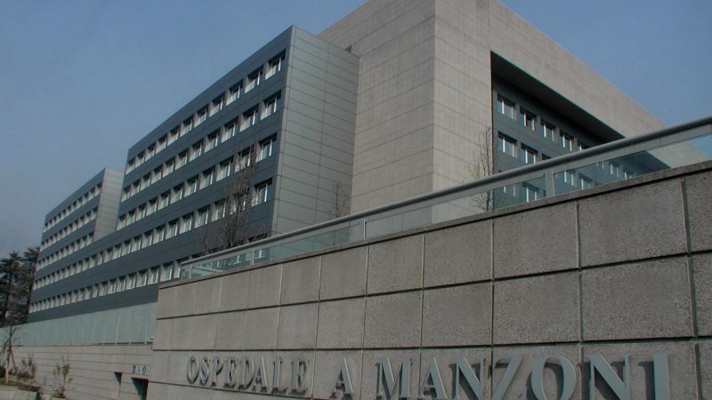 Anziano scappa dall’ospedale lo salva la Polizia