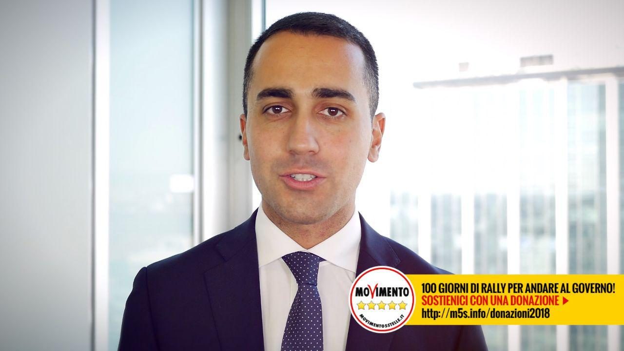 Luigi Di Maio a Carugo con il Drappobianco