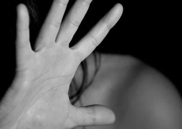 Giovane disoccupato picchia i genitori per comprare stupefacenti e alcol