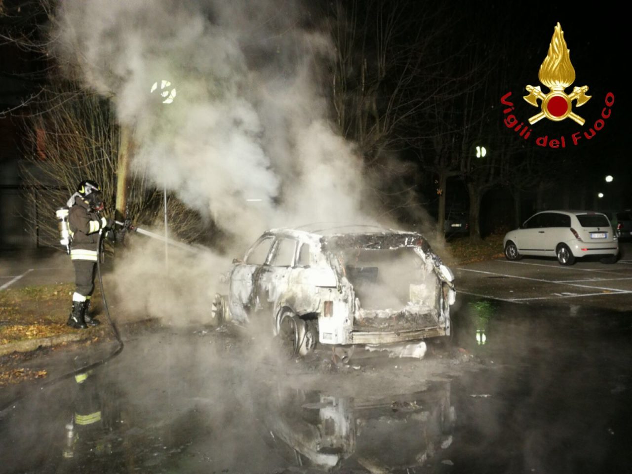 Incendio autovettura a Como FOTO