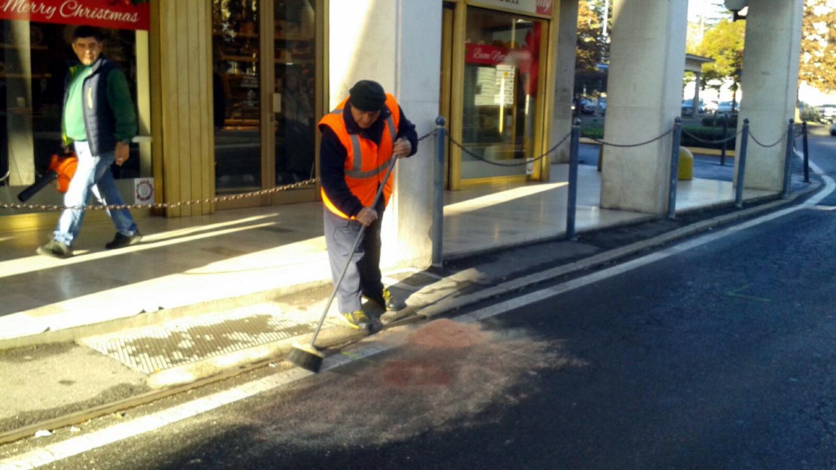 Anziana investita a Rovellasca elisoccorso sul posto