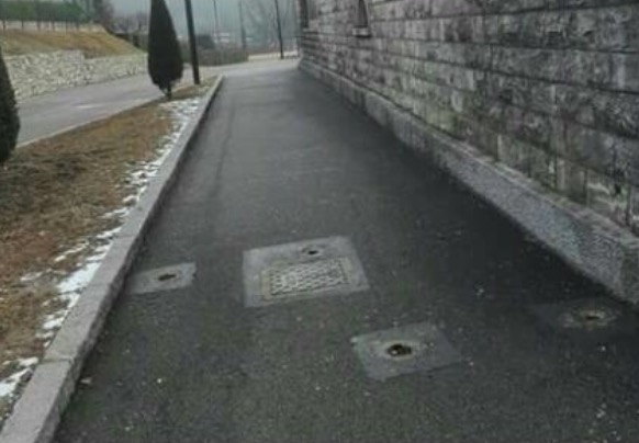 Ladri al cimitero, danni sul marciapiede