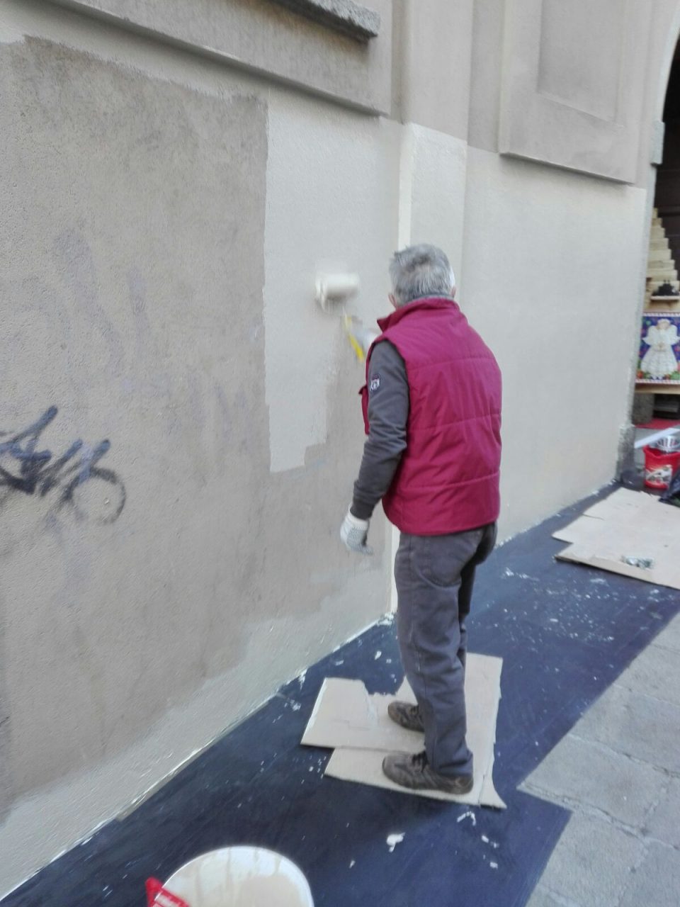 Pulizia della città volontari in strada