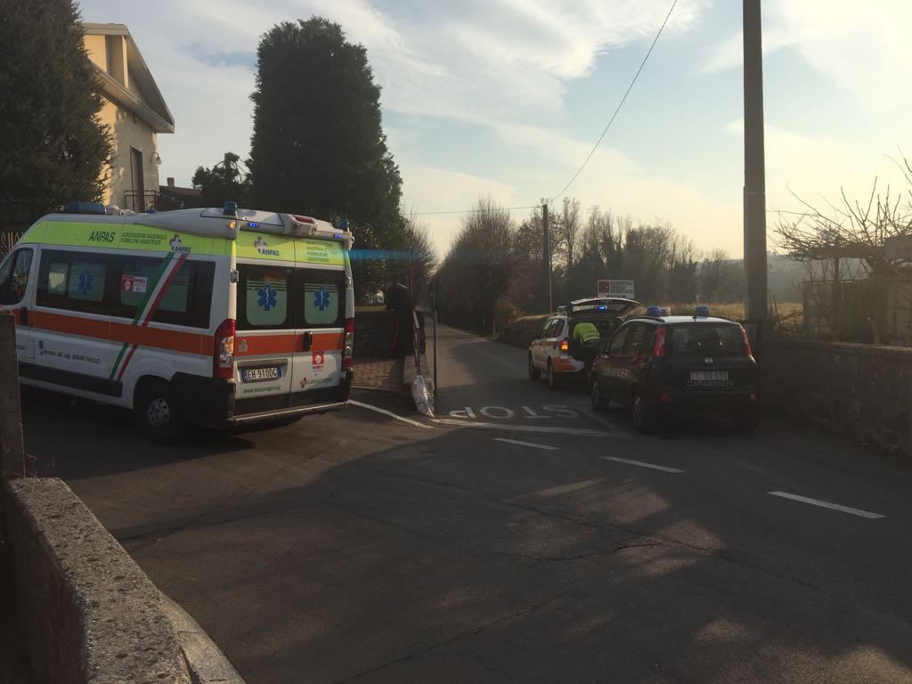 Incidente bambino contro un muretto a Merone