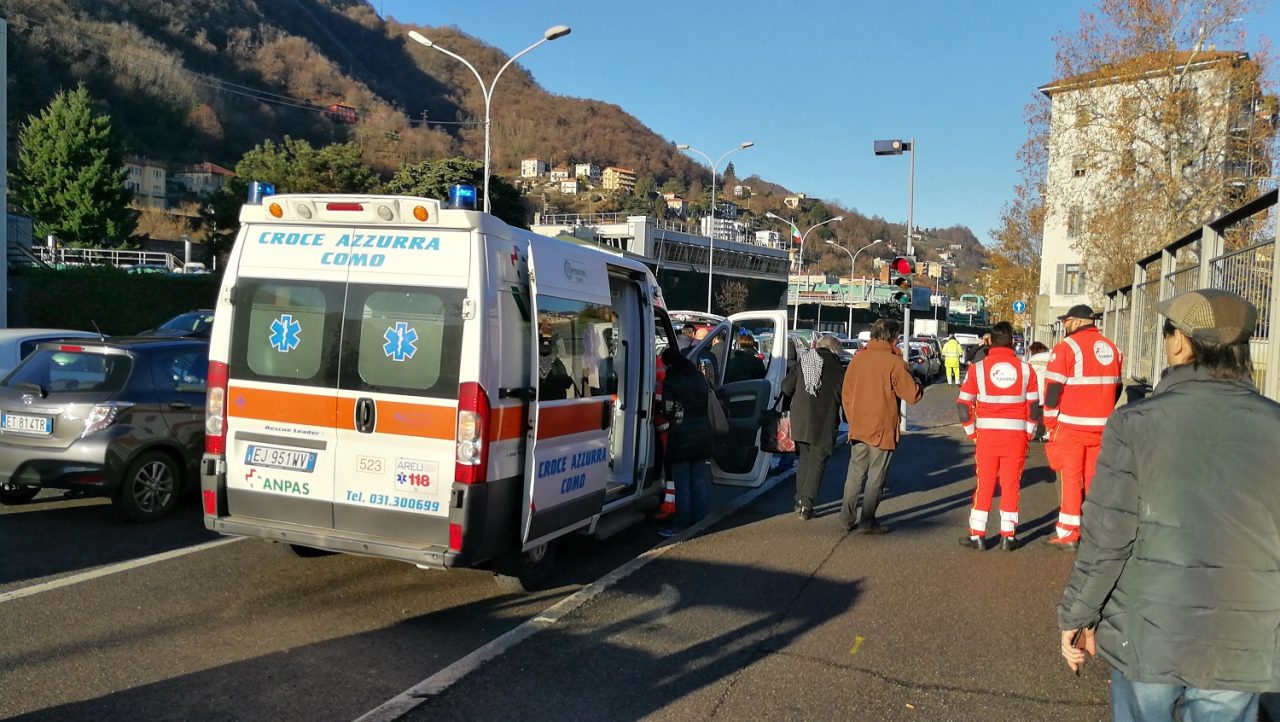 Tamponamento in viale Innocenzo congestiona il traffico FOTO