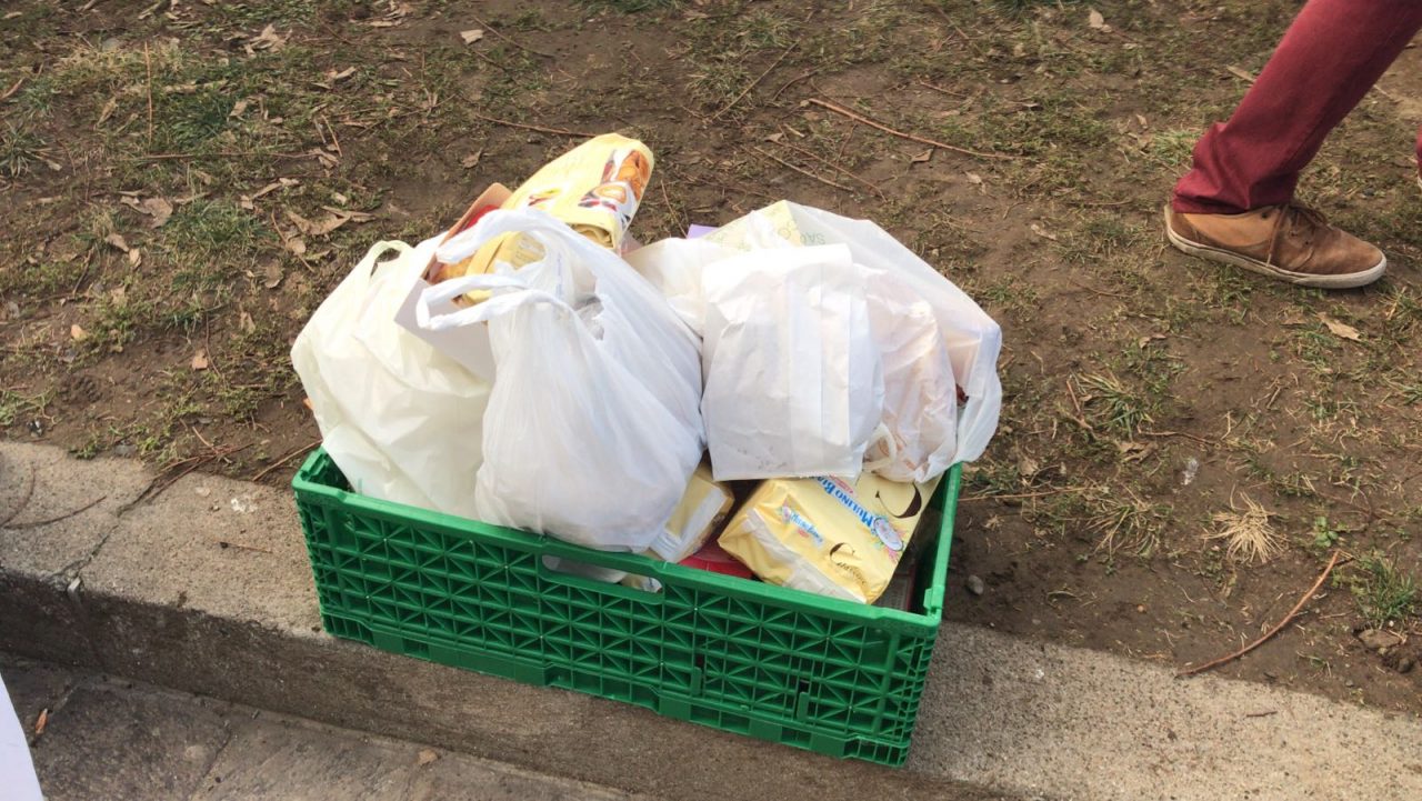 Raccolta di cibo per i senzatetto