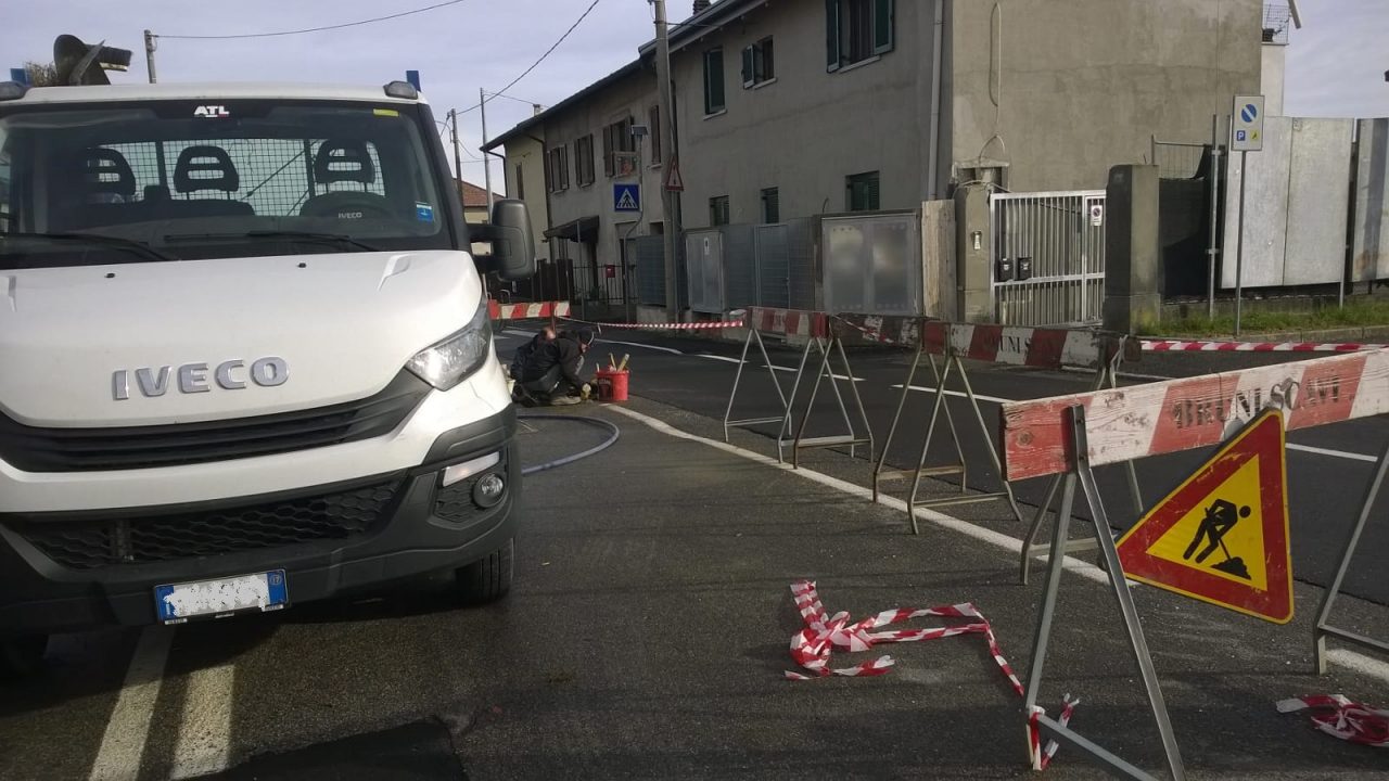 Cedimento stradale a Socco danneggia una tubatura dell’acqua