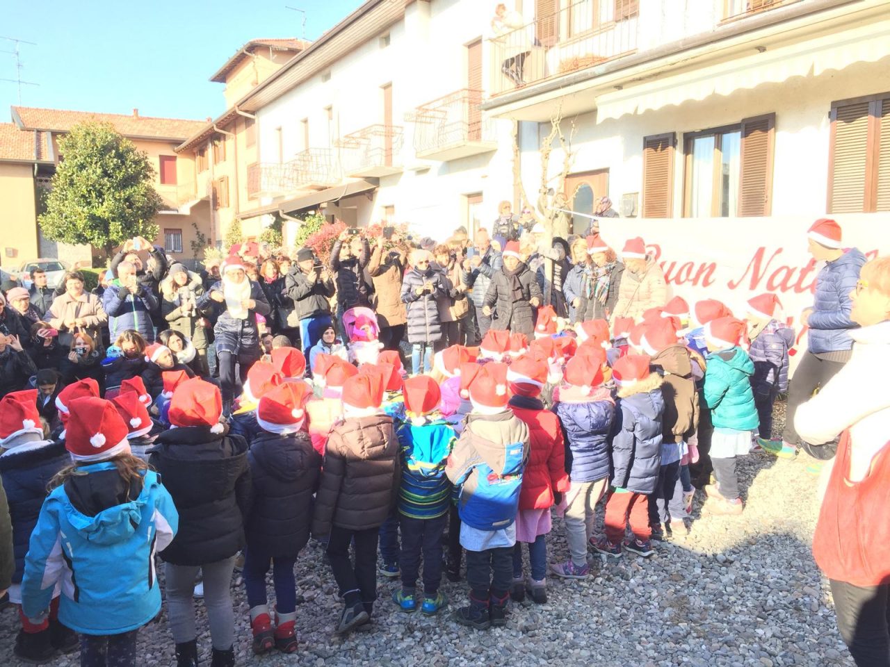 La scuola dell’infanzia di Olgiate festeggia Natale VIDEO